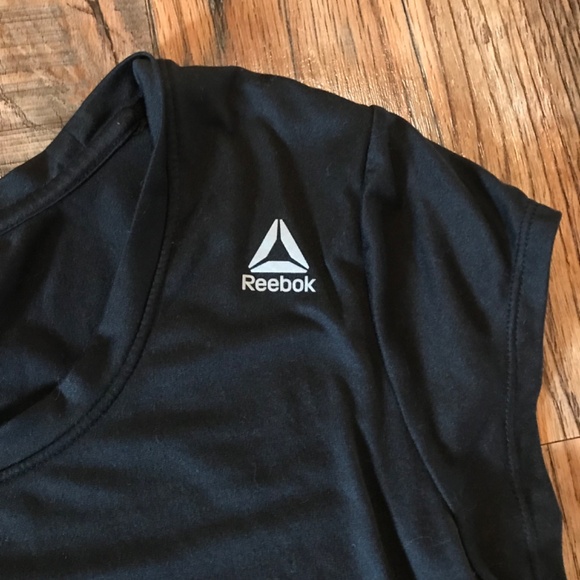 Reebok T-shirt Size Small - Picture 4 of 5